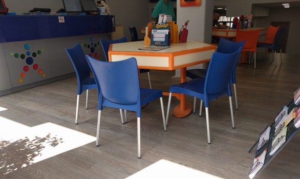 ΞΥΛΙΝΟ ΔΑΠΕΔΟ LAMINATE ΓΕΡΜΑΝΙΑΣ ΣΕ ΚΑΤΑΣΤΗΜΑ ΠΡΟΠΟ